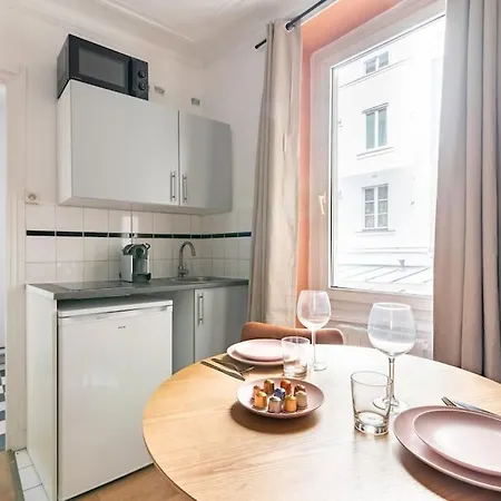 Studio Metro Nation - Oasis Apartment